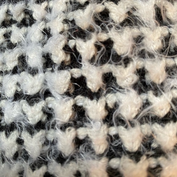 Rewind sweater 🖤 - Picture 2 of 2